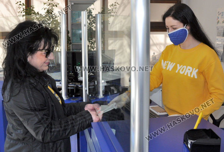 ESCOM помага на клиенти, които не могат да си набавят маски