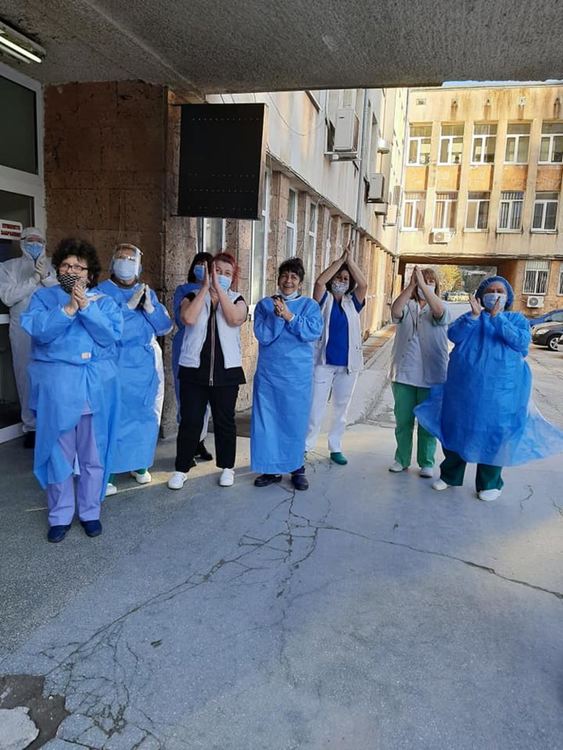 С аплодисменти смолянчани благодариха на медиците си
