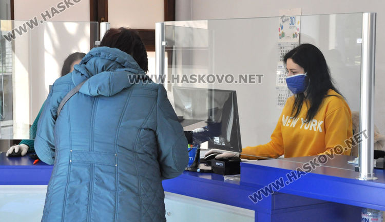 ESCOM помага на клиенти, които не могат да си набавят маски