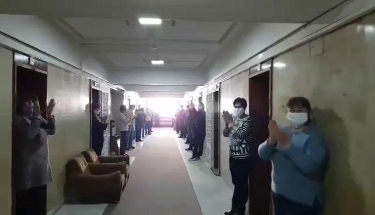 С аплодисменти смолянчани благодариха на медиците си