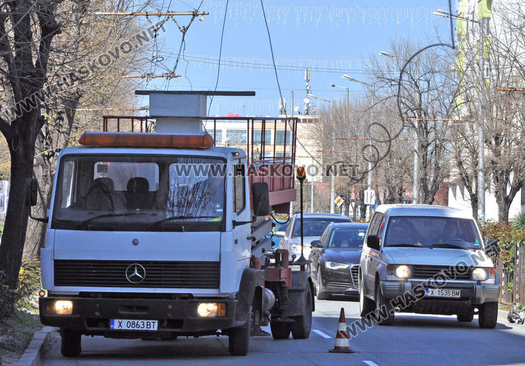 Скъса се въже на тролеите, пожарникари отцепиха "Раковски"
