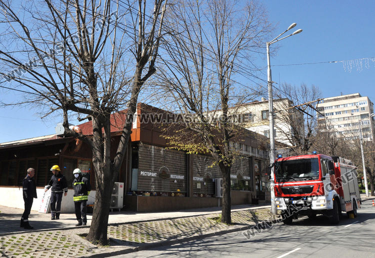 Скъса се въже на тролеите, пожарникари отцепиха "Раковски"