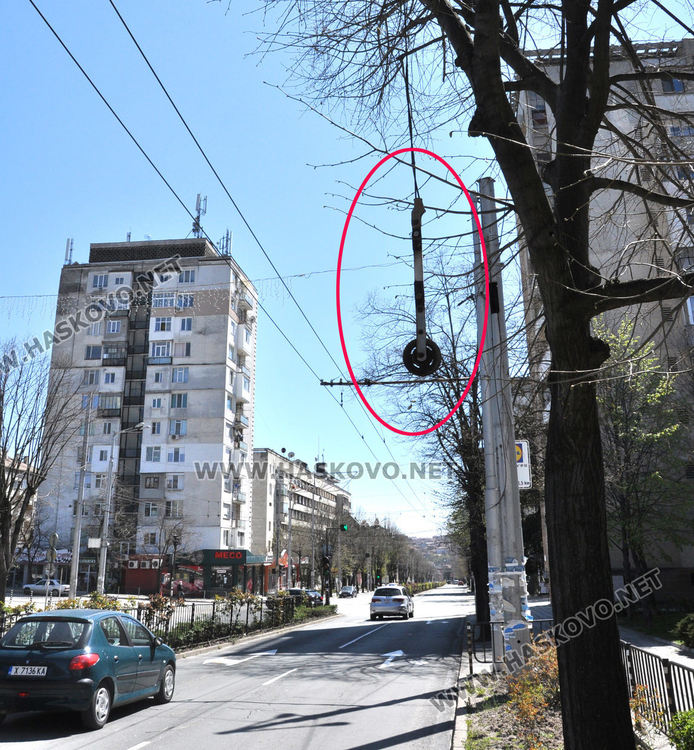 Скъса се въже на тролеите, пожарникари отцепиха "Раковски"