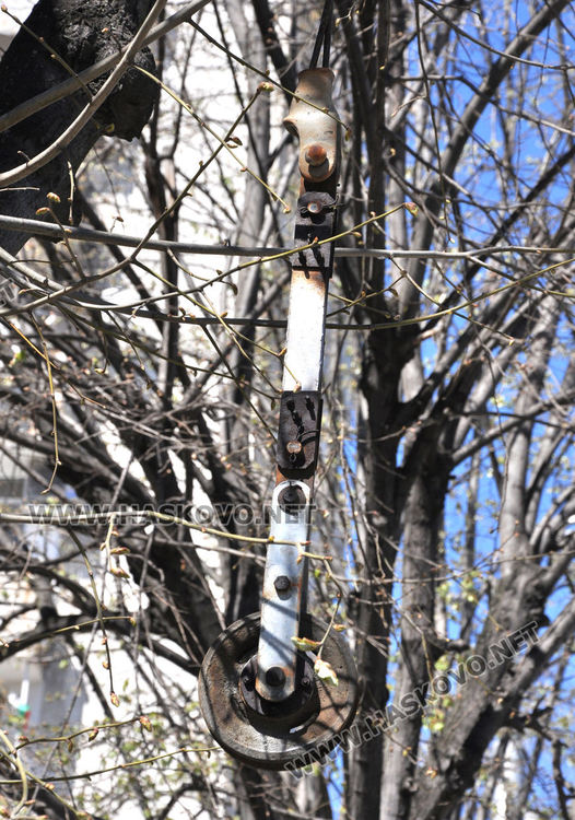 Скъса се въже на тролеите, пожарникари отцепиха "Раковски"