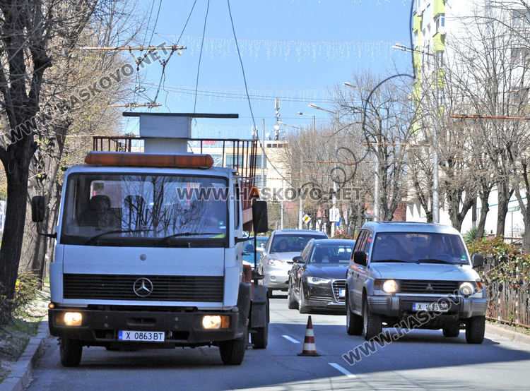 Скъса се въже на тролеите, пожарникари отцепиха "Раковски"