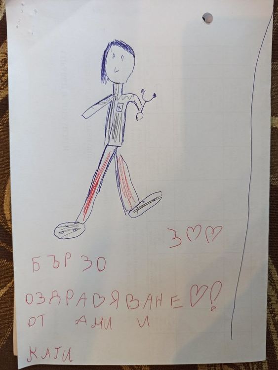 Множество поздравления и цветя получи в дома си д-р Дариткова, десетки малки пациенти изпратиха рисунки и видеопослания