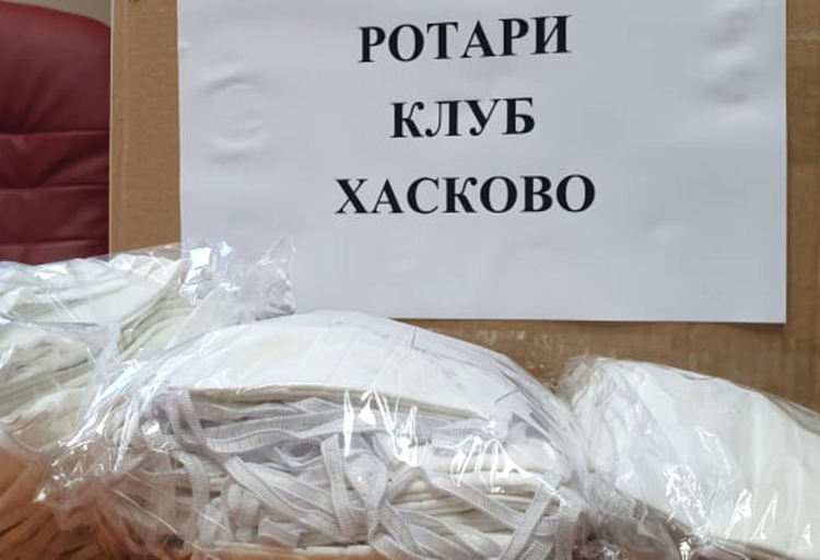 Ротари клуб Хасково дари 370 маски на Районната лекарска колегия