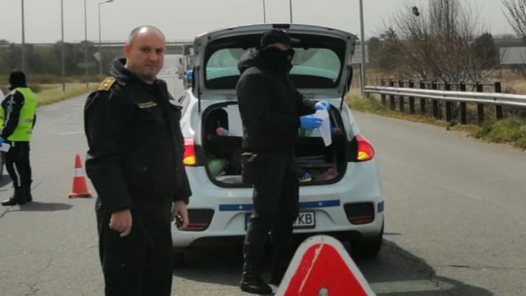 Взеха днес проба на полицай от Кърджали, тестват го за коронавирус