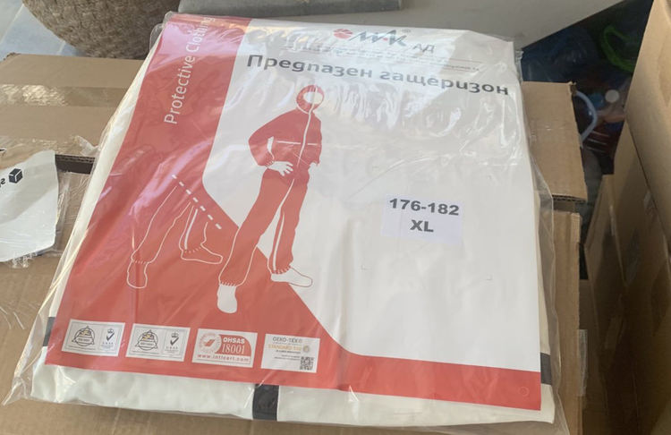 Цвета Караянчева дари защитни облекла за многократна употреба на болниците в областта