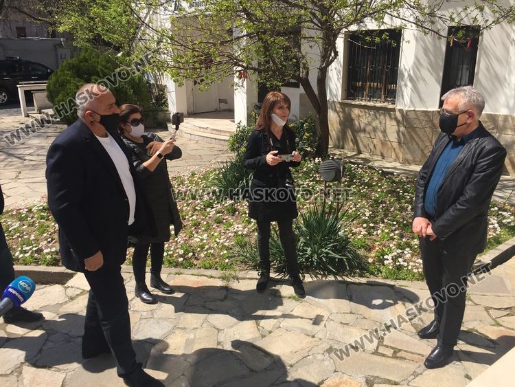 Премиерът посети хасковска фирма, сертифицирана да шие маски за немския пазар