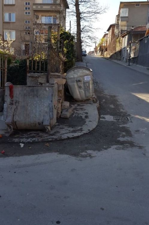 Проверка по сигнал за изхвърлени гуми до контейнери в Асеновград