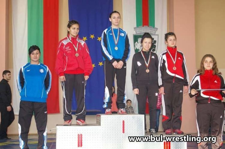 Многократна шампионка по борба стана специалист "Призовки"