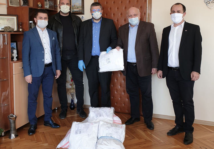 Младежите на ДПС с дарение на болницата в Кърджали