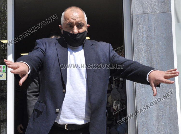 Премиерът посети хасковска фирма, сертифицирана да шие маски за немския пазар