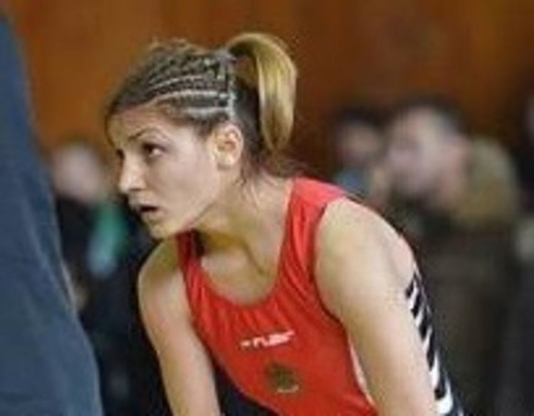 Многократна шампионка по борба стана специалист "Призовки"