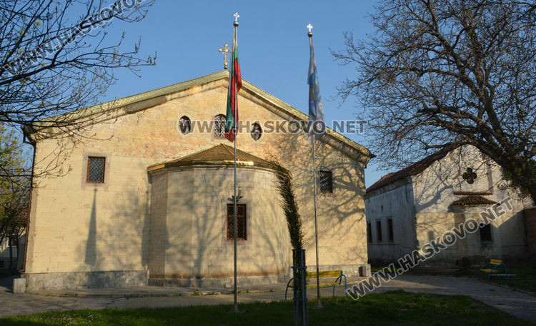 На Лазаровден малцина влязоха в храмовете за светата литургия