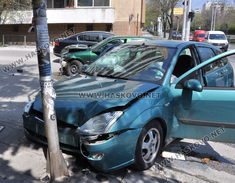 Мъж  катастрофира на „Раковски” и „Дунав” с колата на сестра си 
