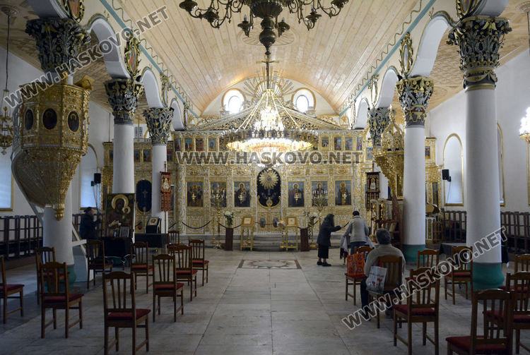 На Лазаровден малцина влязоха в храмовете за светата литургия