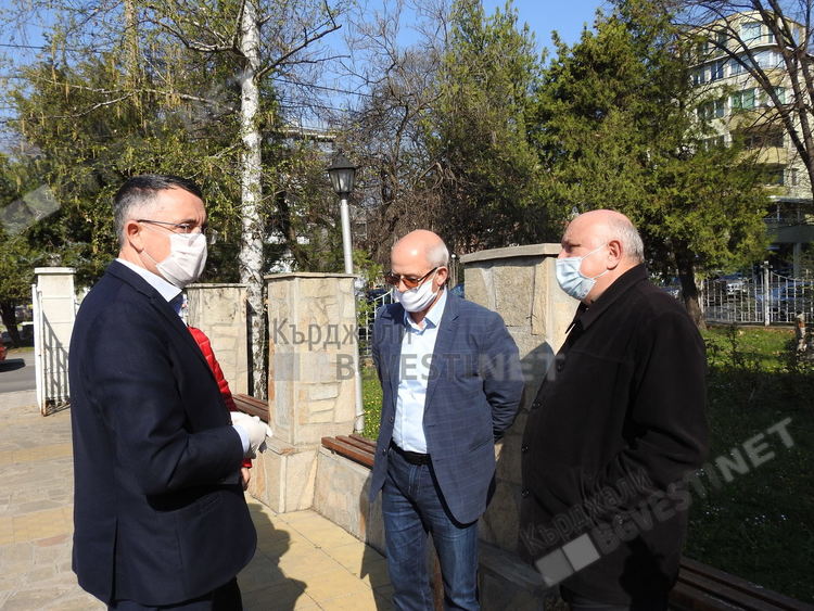 Тестват богомолците в храмовете в Кърджали  с термометри за дистанционно отчитане