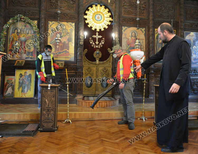 Започна дезинфекция на храмовете в Хасково