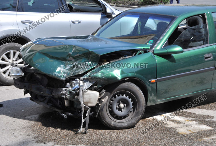 Мъж  катастрофира на „Раковски” и „Дунав” с колата на сестра си 