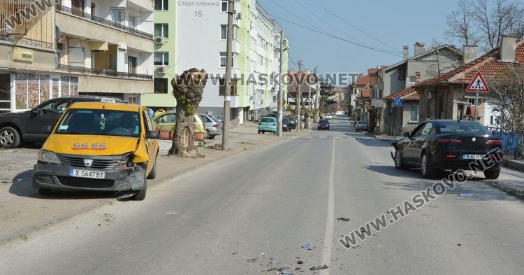 Заблеян шофьор удари такси на ул”Стара планина”