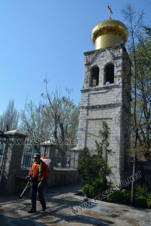 Започна дезинфекция на храмовете в Хасково