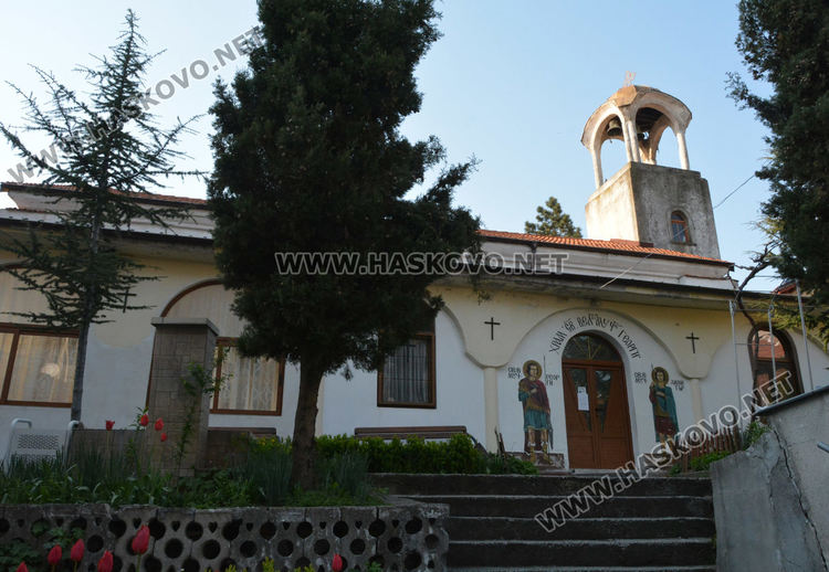 На Лазаровден малцина влязоха в храмовете за светата литургия