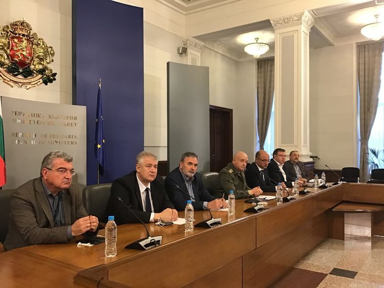 Топ лекари от коронавирусните болници с покъртително послание