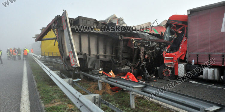 Служител на "Пътна помощ" изнудвал тираджия от верижната катастрофа на магистралата