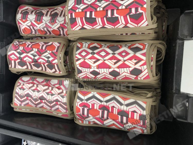 Протектори за лице шият в Джебел, маските са със свежи цветове