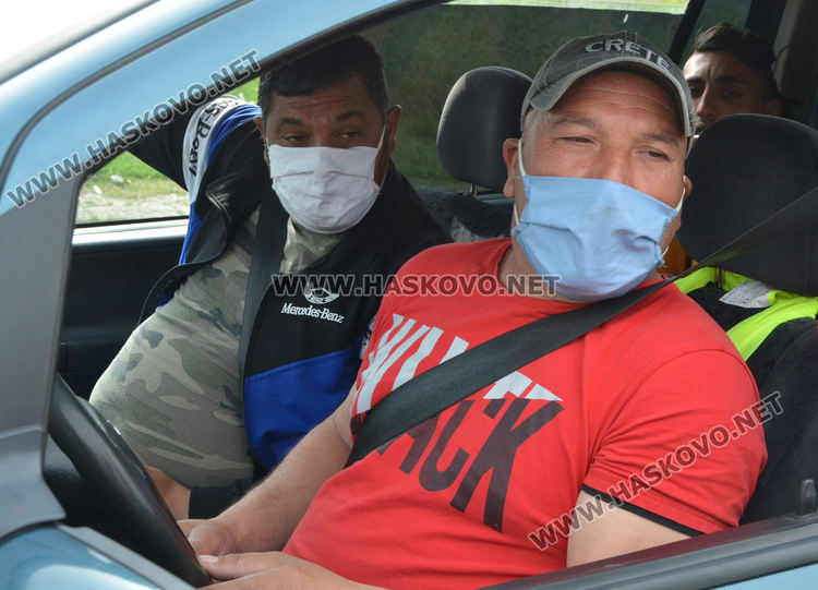 Километрична опашка от коли се образува на КПП за влизане в Хасково