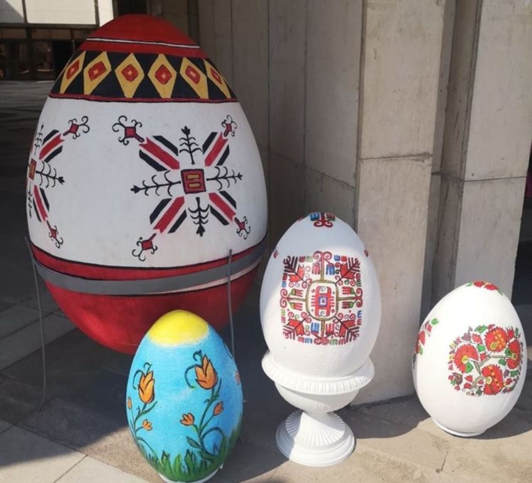 Писани яйца ще красят сградата на Общината