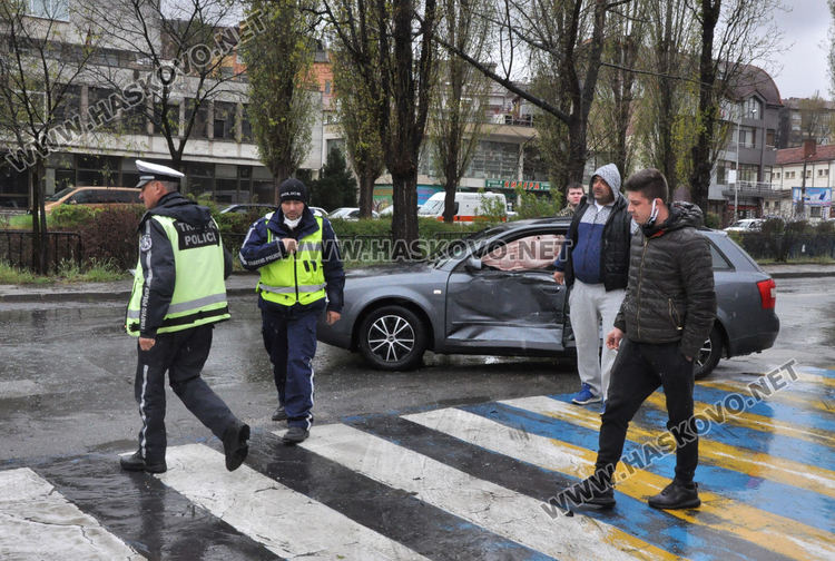 Джип Мерцедес се заби в Ауди до "Лебеда"