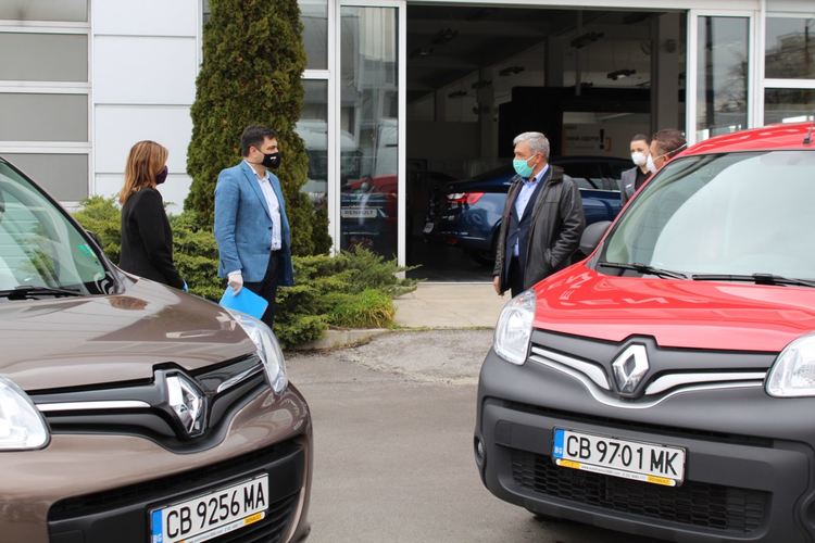 Дариха автомобил на доброволците в Димитровград