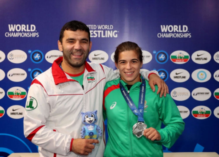 Петър Касабов: Самата дума "Олимпиада" държи националките по борба мотивирани