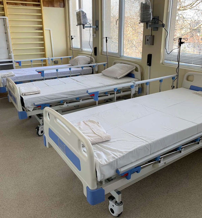 Компания "Дерони" дари 10 болнични легла и шкафчета на МБАЛ-Хасково