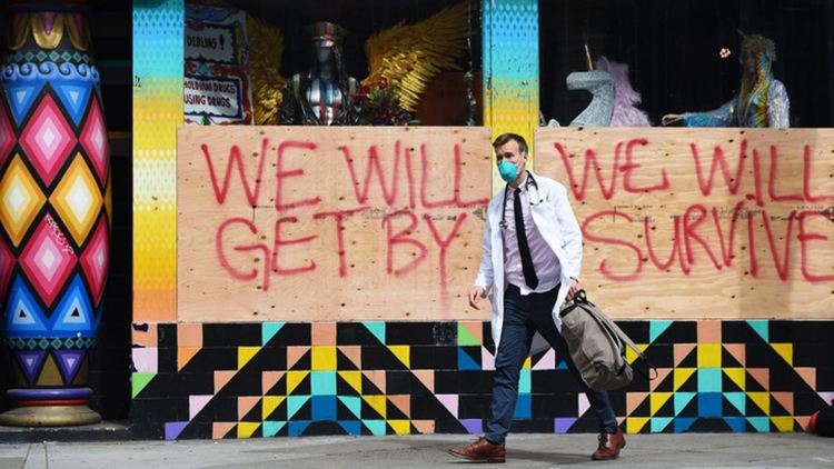 Експерти твърдят, че мерките срещу коронавируса може да се наложи да продължат чак до 2022 г.