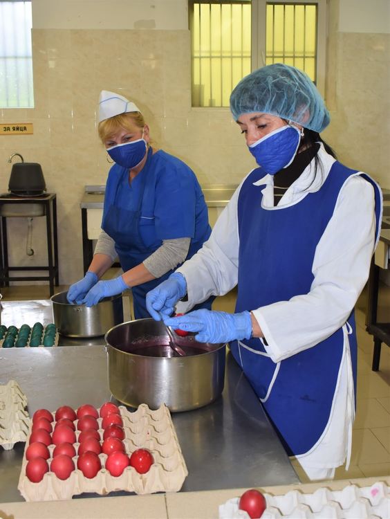 315 души от Харманлийско ще получат пакети с храни и празничен обяд за Великден