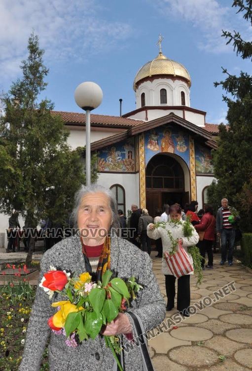 Забранява се продажбата на цветя пред храмовете в димитровградско