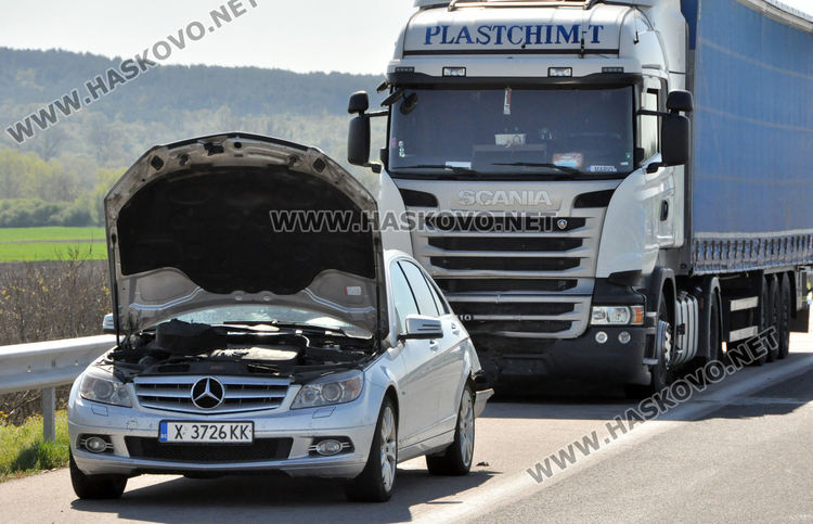 Катастрофа с 10 автомобила затвори магистрала "Марица", има ранени