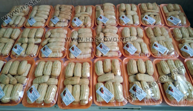 Преподаватели от гимназията по туризъм с благотворителна кампания за Великден