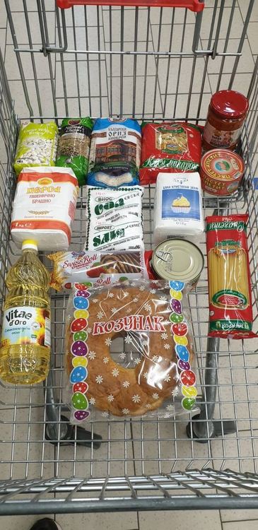 Международни шофьори дариха хранителни продукти на възрастни хора за Великден