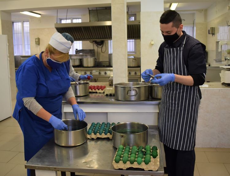 315 души от Харманлийско ще получат пакети с храни и празничен обяд за Великден