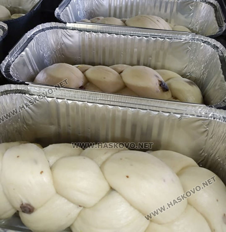 Преподаватели от гимназията по туризъм с благотворителна кампания за Великден