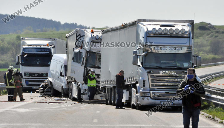 Пожарникар, албанец и още трима са пострадали при катастрофата на магистралата