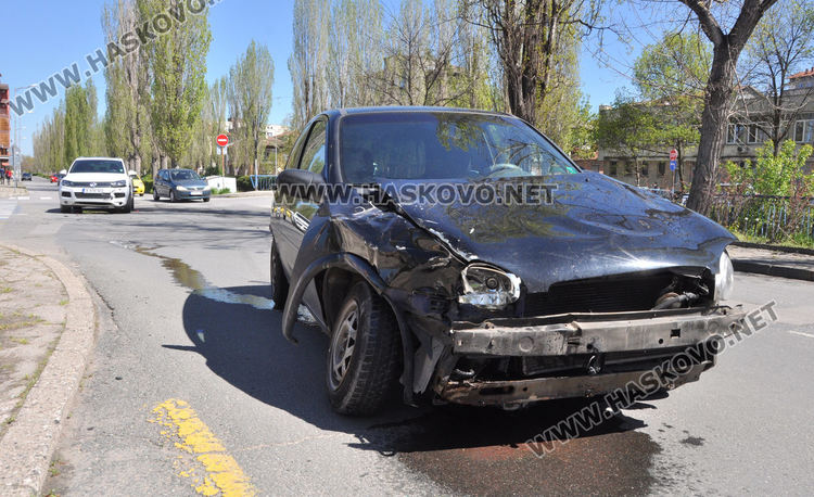 Нова катастрофа до “Лебеда”, удариха се Опел и Фолксваген