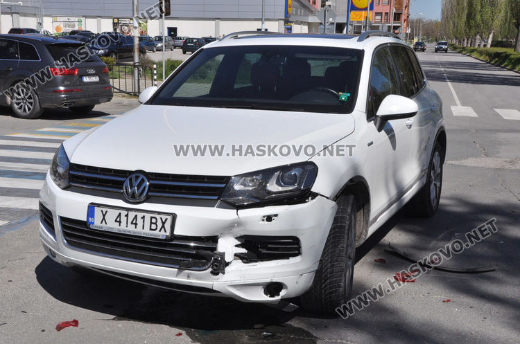 Нова катастрофа до “Лебеда”, удариха се Опел и Фолксваген