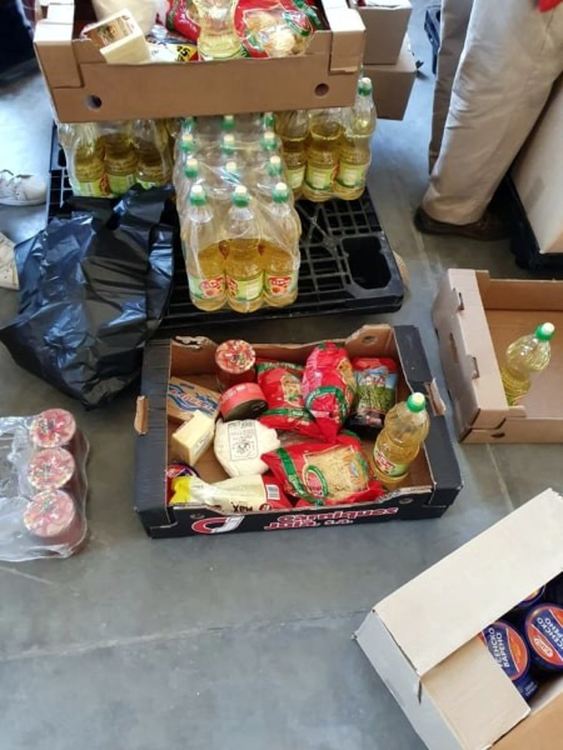 100 пакета храни от български производители дари за крайно нуждаещи се Теодора Игнатова