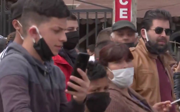 Стълпотворение във Факултета, десетки  излязоха на протест